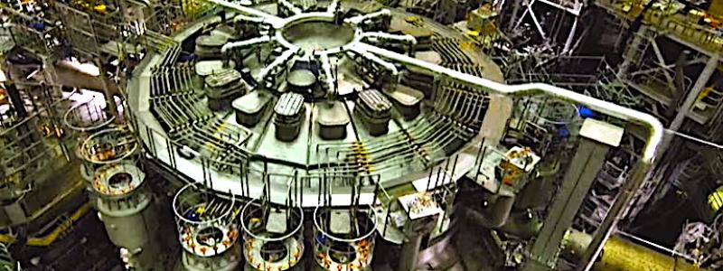 Kinesisk thorium reaktor. Prototypen nådde full driftseffekt i juni 2024, och nu – mer än ett år senare – har forskarna laddat om bränslet medan reaktorn fortfarande var i drift, något som aldrig tidigare gjorts i världen. Framgången tillkännagavs nyligen av Xu Hongjie, chef för det vetenskapliga teamet bakom toriumreaktorprojektet, under ett slutet möte vid Kinas vetenskapsakademi (CAS). – Vi befinner oss nu i framkanten av den globala kärntekniska innovationen, sade han.
Bild: Chinese Academy of Sciences (CAS)