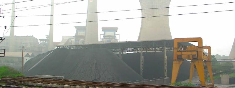 Bilden visar ett kinesiskt kolkraftverk, fotograferat av Wikipedia Common-användaren "Tobixen" och optimerat av användaren "Rodrigo". Dessutom är bilden kategoriserad under "Coal power plants".