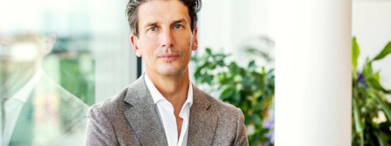 Joakim Cejie, chef för Public Affairs på E.ON, välkomnar särskilt Regeringens utökade satsning på Kraftlyftet, som stärker leveranssäkerheten och skapar förutsättningar för ny planerbar elproduktion där behoven är som störst. Samtidigt menar han att det saknas åtgärder som sänker fjärrvärmekostnaderna och ger kunderna mer stabila priser. Foto: Christian Andersson, Apelöga.