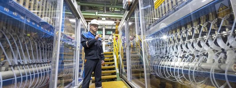 Inblick i klorelektrolysen hos Covestro i Leverkusen. Företaget har producerat hittills cirka en tredjedel av den produktmängd som levereras till LANXESS med energi från vattenkraft, baserat på ursprungsgarantier. Foto: Covestro