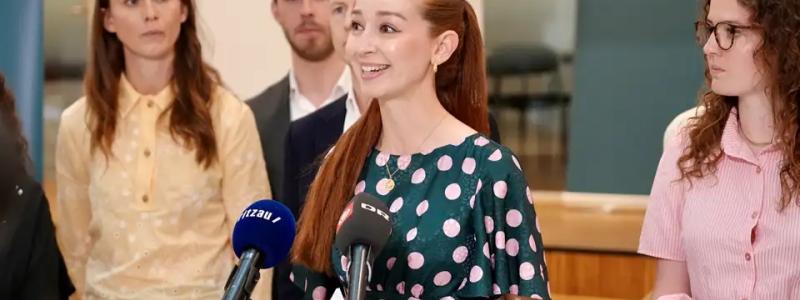 – Vi befinner oss i en situation där bristen på kapacitet i elnätet riskerar att bromsa den gröna omställningen. Det kan vi inte acceptera, säger klimat-, energi- och försörjningsminister Samira Nawa. Foto: Danska klimat-, energi- och försörjningsministeriet.