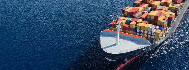 Sjöfarten, som redan kämpar med stigande bränslepriser och dyr teknik, står för närvarande utan gemensam kurs. Foto: DHL