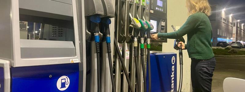 Sverige har i nuläget ingen brist på drivmedel, men stigande priser och störningar i leveranser kan snabbt förändra situationen. Foto: Stina Wickenberg