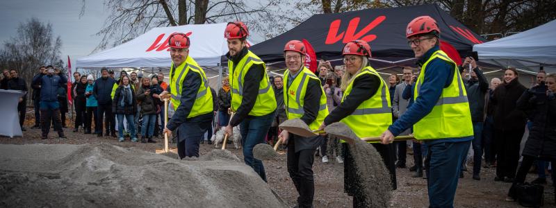 Första spadtaget för Göta kanals planerade besökscentrum i Berg. Pressbild: AB Göta kanalbolag
