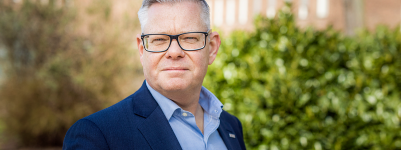 "Vi har växlat upp investeringstakten. Målet är kortare anslutningstider, ännu högre leveranssäkerhet och ett elnät som möter kundernas behov, nu såväl som i framtiden," säger Peter Hjalmar, regionchef på E.ON.
Foto: Christian Andersson, Apelöga