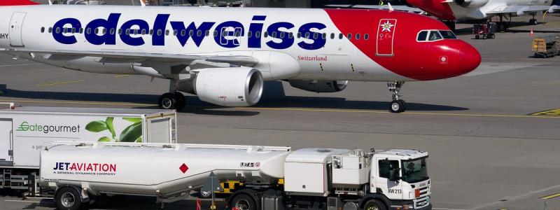 Flyget är på väg mot renare framtid, men utvecklingen går långsamt. Flygtrafikens utsläpp väntas öka de kommande åren, eftersom mängden förnybart bränsle som finns tillgängligt växer långsammare än flygtrafiken. 
 Foto: Creative Commons Lic, kredit: b1-foto