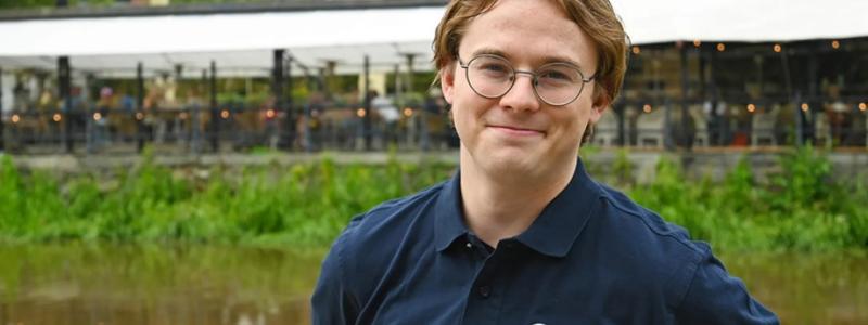 "Det är viktigt att vi delar kunskap som kan hjälpa aktörer i energiomställningen", säger Oscar Dellham. Han är ny projektledare på Energikontoret i Mälardalen och bidrar till planeringen av konferensen Energitinget. Foto: Energikontoret i Mälardalen