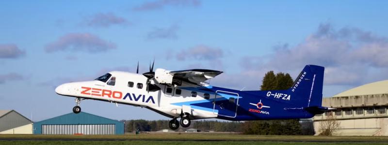 Ett Dornier 228-flygplan utrustat med ZeroAvias bränslecellsbaserade eldrivsystem under en testflygning. Foto: ZeroAvia