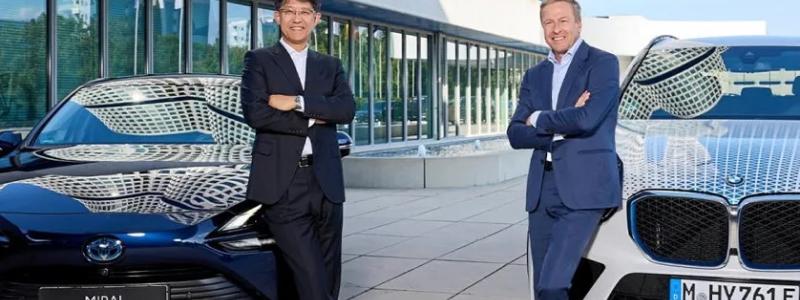 Koji Sato, Toyotas VD och Oliver Zipse, BMW:s styrelseordförande.Photo: BMW/Toyota