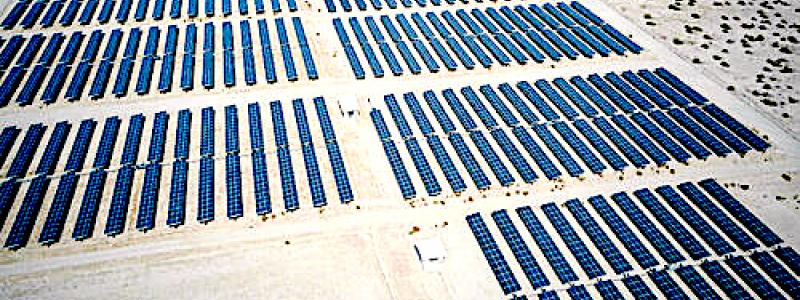 Totalt beräknas alla förnybara energikällor i USA tillsammans addera 116 655 megawatt ny kapacitet, där solkraften står för mer än 78 procent och vindkraft för 20 procent. Däremot finns inga planer på ny kärnkraft under de kommande tre åren, medan kol, olja och naturgas väntas minska med 23 925 megawatt, 2 293 megawatt respektive 833 megawatt. Foto: SUN DAY