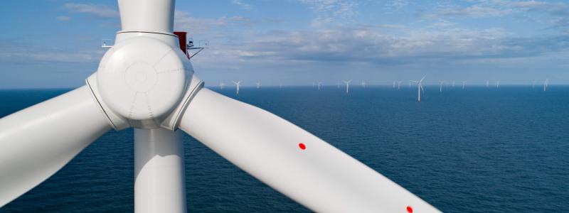 Der gemensamma programmet "Wind Power Ready" främjar aktivt kandidater från samhällen där Ørsted utvecklar projekt och erbjuder betald utbildning och stödtjänster som kopplar dem till karriärer som tekniker på vindkraftsparker. Foto: Ørsted