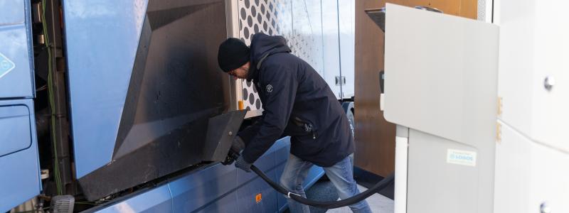 Alliansen jämför utrullningen av vätgasfordon och tankstationer med hur utbyggnaden av mobiltelefonnät drev den snabba ökningen av mobilanvändning i början av 2000-talet. Foto: Hydri