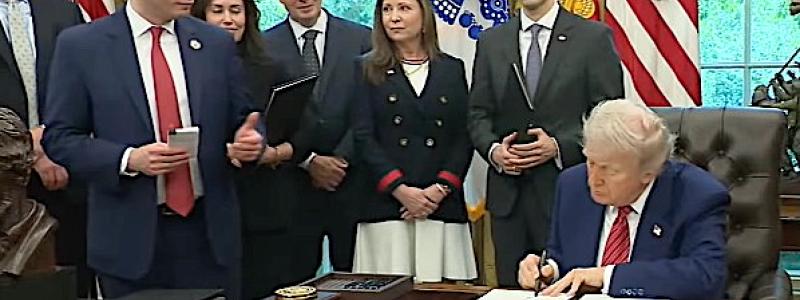 Trump vill öka den amerikanska kärnkraftskapaciteten från cirka hundra gigawatt till fyrahundra gigawatt fram till år 2050. Målet omfattar både konventionella anläggningar och ny teknik som små modulära reaktorer. Foto: The White House press foto..