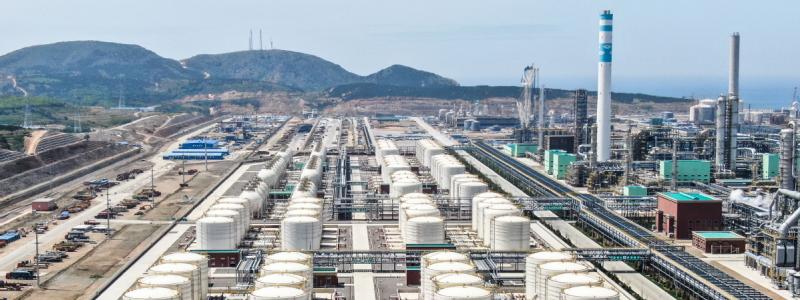 Kinesiskt raffinaderi i Dalian i provinsen Liaoning. Foto: China Petroleum and Chemical Industry