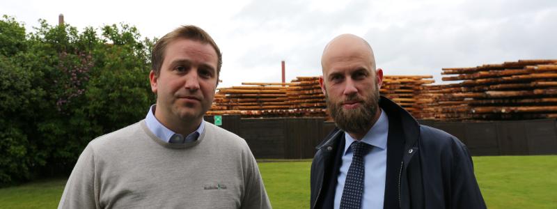 Ministerbesök hos Rundvirke Poles. Pressbild: Rundvirkes Poles