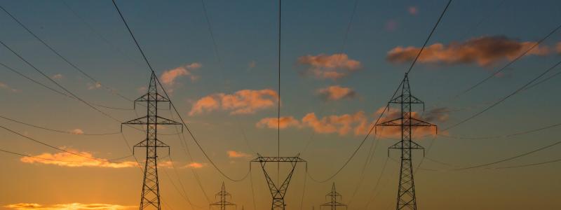 Stabil försörjning av el, gas och drivmedel. Foto: Matthew Henry / Unsplash