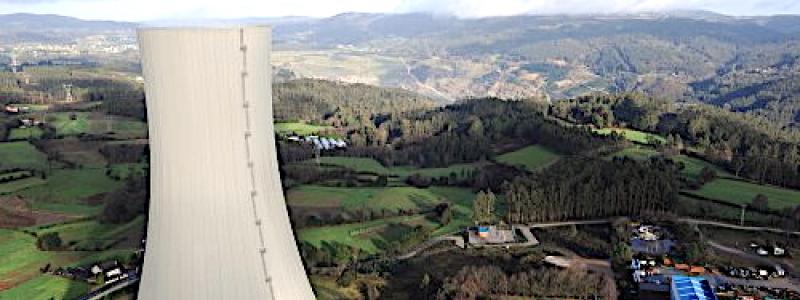 Det planerade vätgasprojektet i Meirama skulle byggas på platsen för ett nedlagt kolkraftverk i nordvästra Spanien. Nu har projektet stoppats och kyltornet i bilden har nedmonterats. Foto: Naturgy