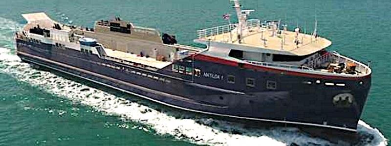 Konceptbild och fartyg av typen stern landing vessel som ligger till grund för hybridlösningen med mikroreaktorer. Bild: Seatransport Pty LTD