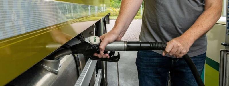 Medan beslutet erbjuder viss lättnad för hushåll och företag under en period av höga energipriser, väcker det samtidigt frågor om hur Sverige ska uppfylla sina klimatmål utan att belasta konsumenterna ytterligare i framtiden. Foto: DAF