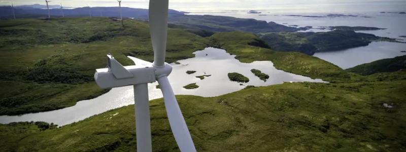 Vindkraftsanläggningen Fosen Vind är Norges största landbaserade vindkraftsprojekt, men olja och gas dominerar fortsatt energisystemet. Foto: Fosen Vind