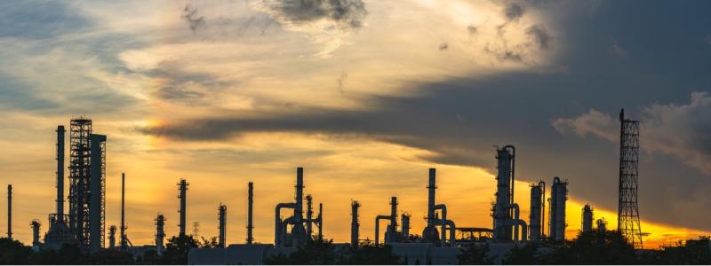 Molnen mörkar över USA:s oljeindustri. Bild: OilPrice.com