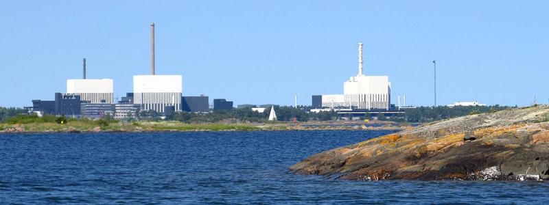 Oskarshamns kärnkraftverk vid Östersjökusten. I bilden syns reaktorerna O1, O2 and O3. Wikipedia Common, kredit: Anchor2009