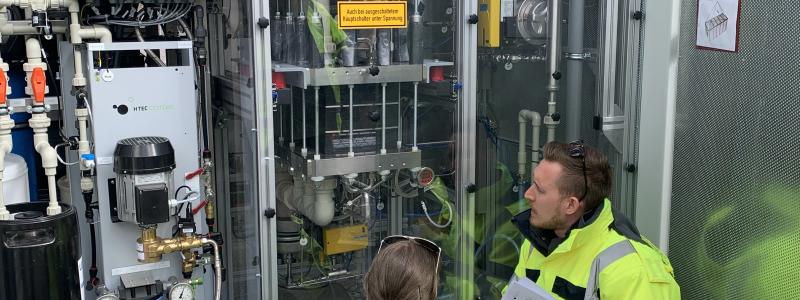 I sitt arbete med produktion, komprimering, lagring och distribution av vätgas ser de på Euromekanik ett ökat intresse för att använda vätgas som bränngas. Här driftsätter de en elektrolysör för produktion av vätgas. Foto: Euromekanik
