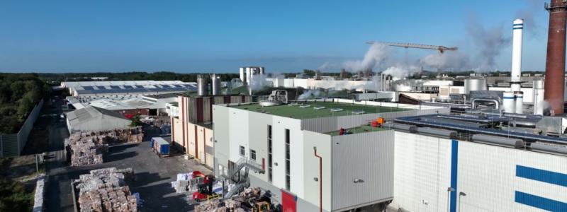 Bildtext:
Pappers- och kartongbruket i Varel i Niedersachsen får statligt stöd för investeringar i värmepumpar och värmelagring för minskade utsläpp. foto: Varel