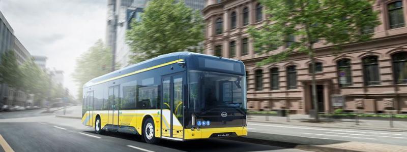 BYD B12 eBus erbjuder flera olika laddningsalternativ för att möta olika behov. Laddningsportar kan placeras fram, bak, till vänster, till höger eller på toppen av bussen. Laddningshastigheterna varierar från 137 kW med en enkel pistol utan vätskekylning, till 500 kW med hjälp av en pantograf, vilket gör det möjligt att fulladda bussen på bara en timme. Bild: BYD