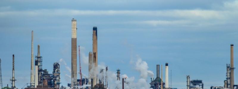 Oljeraffinaderi. Symbolbild. Foto: Creative Commons Lic. Kredit: Michaelk