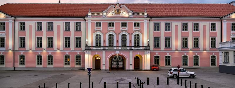 Estlands parlamentsbyggnad i Tallinn. Foto: Wikipedia Common Lic. Kredit: Jorge Franganillo