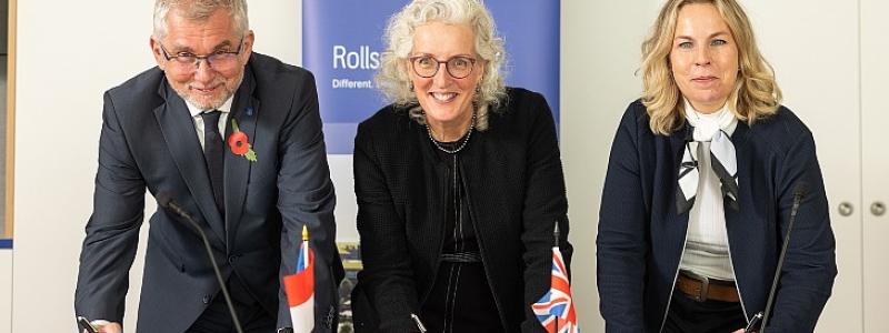 Martin Rušcák (till vänster), Ruth Todd (mitten) och Blanka Cupáková, SMR-samordnare på ČEZ. (Foto: ÚJV Řež)