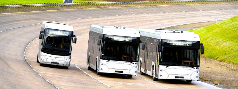 Mellors första 12 meter långa elbuss, Sigma 12, syns längst till höger i bilden. Bussen kommer också att debutera på Busworld. Denna buss har en kapacitet för över 80 passagerare och markerar Mellors intåg på marknaden för högkapacitets stadsbussar. Foto: Mellor