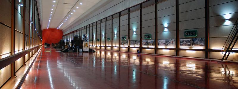 Turbinhallen i Sima vattenkraftverk inne i berget. Detta är Norges näst största kraftverk med installerad effekt, som är 1120 megawatt. Den genomsnittliga årsproduktionen är 2729 gigawattimmar. Foto: Wikipedia Common Lic. Kredit: Thomas Andersen