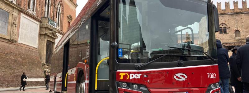 I Bologna levereras dessa bussar i två olika utföranden – en tre-dörrarsvariant för stadstrafik och en två-dörrarsversion för förortstrafik. Totalt omfattar beställningen 60 tre-dörrarsbussar och 67 två-dörrarsbussar. Foto: TPER