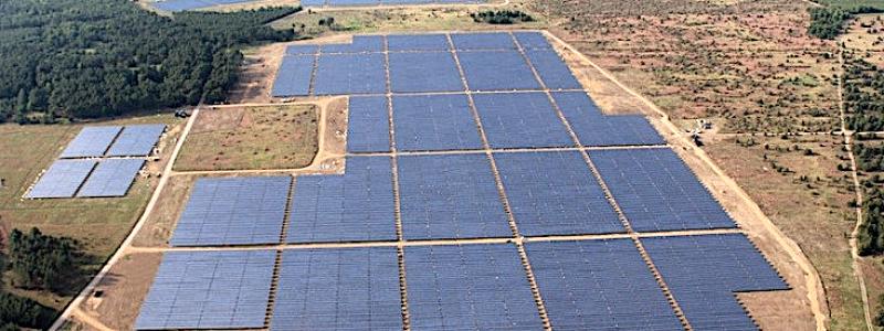 Solparken Jännersdorf på 40,5 megawatt i Prignitz, Tyskland. Foto: Wikipedia Common Lic. Kredit: Parabel GmbH