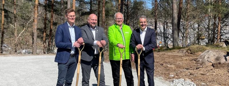 Arvid Lilljeqvist CEO Ingrid Capacity, Magnus Gärdebring kommunstyrelsens ordf. Karlshamns kommun, Stefan Karlsson VD Karlshamn Energi, Ibrahim Baylan Styrelseledamot Ingrid Capacity. Foto:  Ingrid Capacity