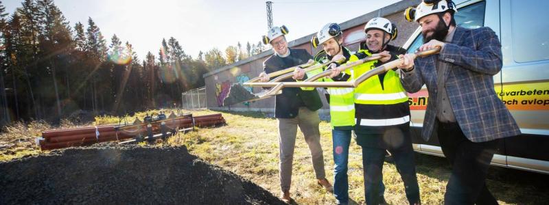 Spataget i Gävle togs av Ingrid Capacitys styrelseledamot Ibrahim Baylan tillsammans med Anders Ekman, ordförande (c) i samhällsbyggnadsnämnden, Kristofer Dahlgren, kommunalråd (L) samt Teddy Hjelm, planeringschef Gävle Energi.