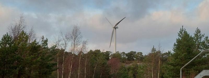 Ett av de vindkraftverk i Mungseröd som nu monterats ned för återvinning Foto: Tekniska verken
