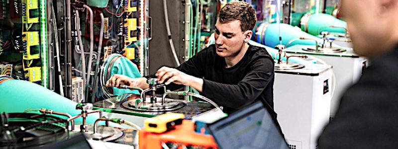 Genom att köra flera saltsmältningskretsar parallellt kan företaget samla driftdata, förbättra konstruktioner och ta fram tillförlitlighetsstatistik för pumpar, ventiler, värmeväxlare och sensorer. Totalt har Copenhagen Atomics nu samlat mer än 100 000 timmar av sammanlagd pumptid i sina testanläggningar, och flera pumpar har varit i drift i över ett år. Foto: Copenhagen Atomics