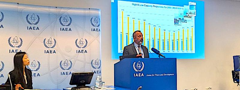IAEA:s representant Henri Paillere redogör för de viktigaste punkterna i den nya rapporten. Foto: WNN.