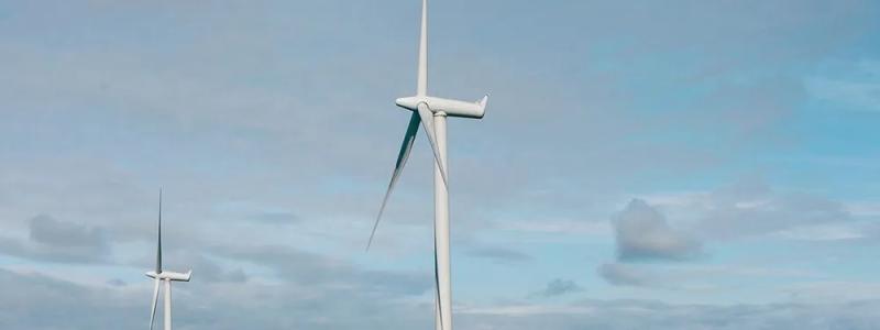 Whitelee vindkraftpark i Skottland. Bolaget hade redan tecknat avtal med den brittiska regeringen om att tillhandahålla intäktsstöd för två anläggningar: Whitelee-projektet samt Cromarty Hydrogen Project, det senare i samarbete med norska Storegga. Båda projekten hade ett planerat driftsättningsdatum i december 2026. Foto: ScottishPower