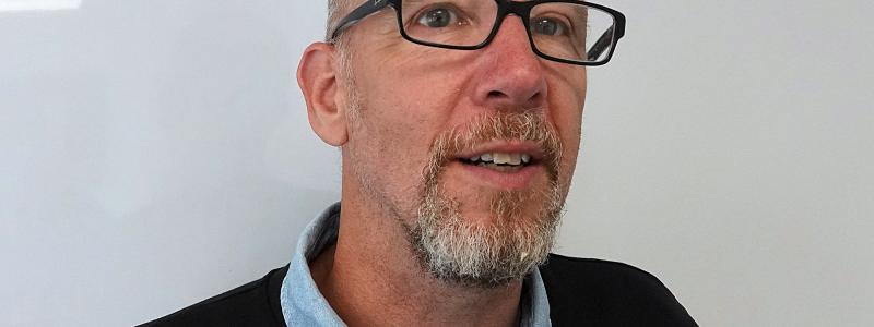 Civilingenjören Thomas Steenberg, en av grundarna av Copenhagen Atomics, visade runt på anläggningen och berättade om fördelarna med torium som kärnbränsle. Företagets motto: ”Energy equals Prosperity”.