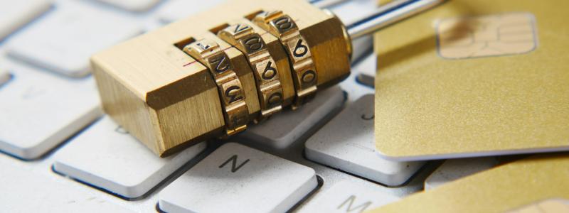 Hänglås på tangentbord. Foto: Towfiqu barbhuiya / Unsplash