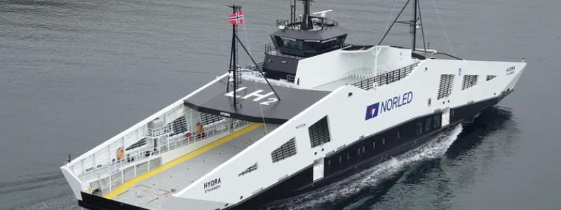 MF Hydra, världens första vätgasdrivna färja, som seglade för första gången 2023, har blivit en dyr affär för det norska rederiet Norled. Foto: Norled.