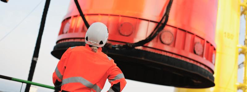 Byggnation av vindkraftstorn. Foto: Ørsted
