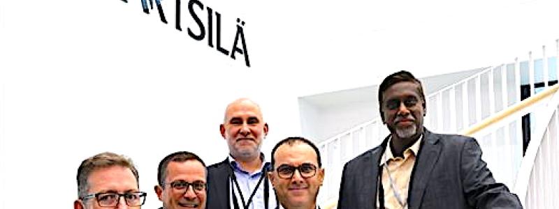 Avtalet i Senegal ses därför inte bara som ett steg för att trygga elförsörjningen till Boto Gold Mine, utan också som en del av Wärtsiläs långsiktiga strategi att bidra till Afrikas industriella utveckling och energiomställning. Foto: Förhandlarna från vänster till höger: Julien Brachet, Hakan Yildiz, Patrick Borstner, Ahmed Douayri och Sameer Poredi. © Wärtsilä