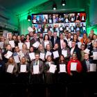 Klimatkontrakt 2030 signeras av den politiska ledningen i 2030-städerna och generaldirektörer från sex myndigheter samt Viable Cities ledning. Pressbild: energimyndigheten