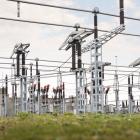 Satsningen i Ovesholm är en del av E.ONs rekordstora investeringsprogram i det svenska elnätet. Den ny stationen ersätter en gammal i Vä. Den får ett 50 kV-ställverk, två nya transformatorer och ett modernt 10 kV-ställverk, och kopplas till 50 kV-ledningen mellan Önnestad och Hörby. Foto: Erika Weiland, Apelöga