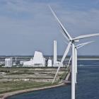 Ørsteds och Danmarks första storskaliga CCS-projekt, Avedøre kraftverk. Byggandet av två anläggningar för koldioxidinfångning (CCS) vid kraftvärmeverken Asnæs i Kalundborg och Avedøre i Storköpenhamn fortskrider. Anläggningarna ska fånga in koldioxidutsläpp från förbränning av träflis respektive halm och markerar starten på Danmarks första fullskaliga CCS-projekt. Från och med början av 2026 väntas anläggningarna tillsammans kunna fånga in 430 000 ton biogen koldioxid per år. Eftersom koldioxiden kommer från förnybara källor innebär detta att växthusgaser faktiskt tas bort från atmosfären, vilket ger ett tydligt bidrag till Danmarks klimatmål för 2025 och 2030. Foto: Ørsted